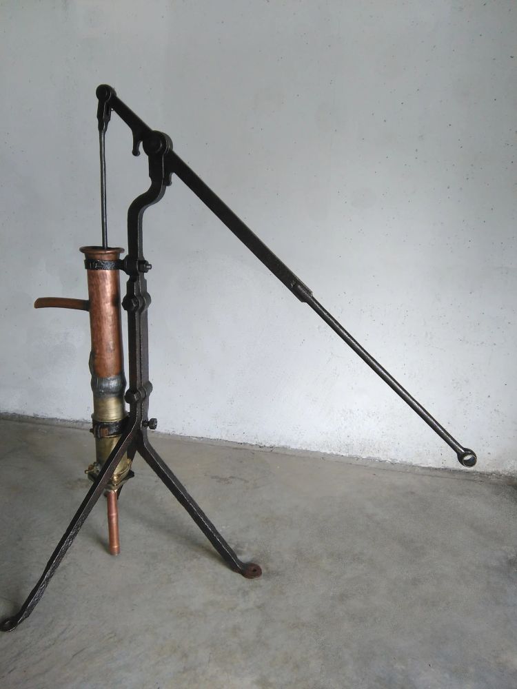 Pompe ancienne